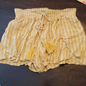 American Eagle flowy shorts